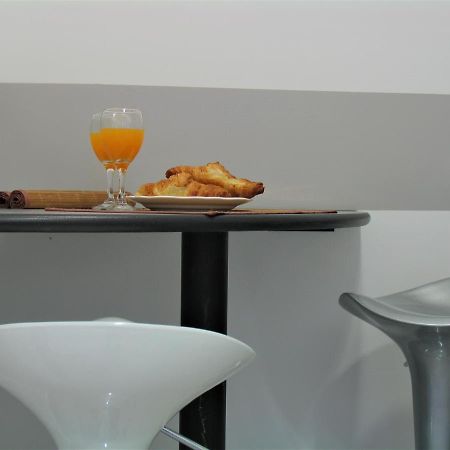 Vicencin Place Downtown Studio Apartments 시베니크 외부 사진