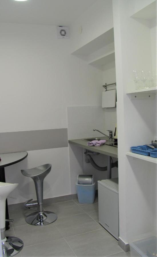 Vicencin Place Downtown Studio Apartments 시베니크 외부 사진
