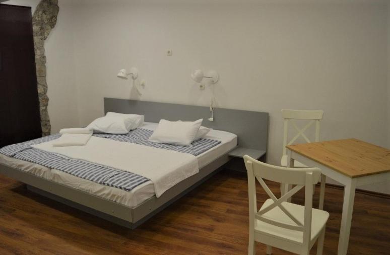 Vicencin Place Downtown Studio Apartments 시베니크 외부 사진