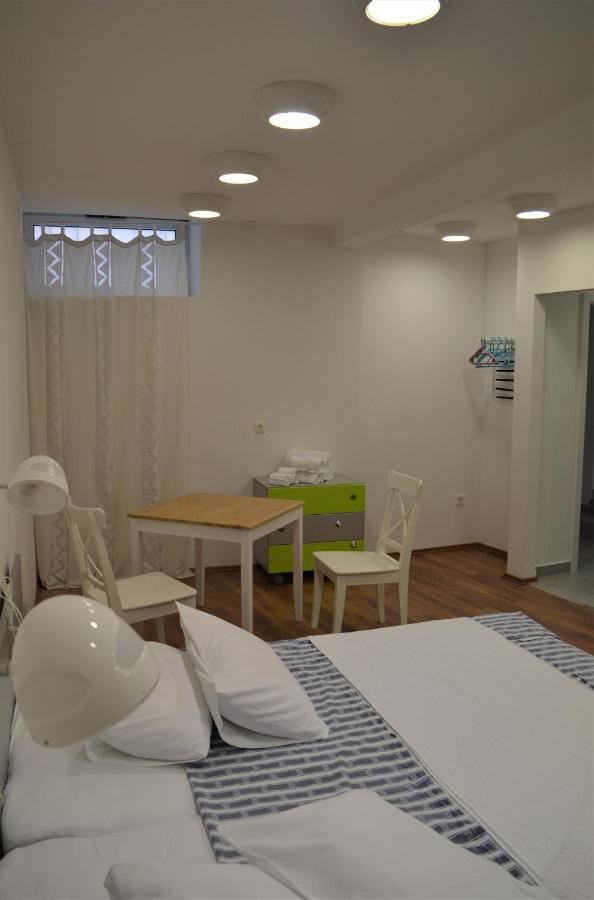 Vicencin Place Downtown Studio Apartments 시베니크 외부 사진