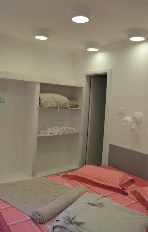 Vicencin Place Downtown Studio Apartments 시베니크 외부 사진