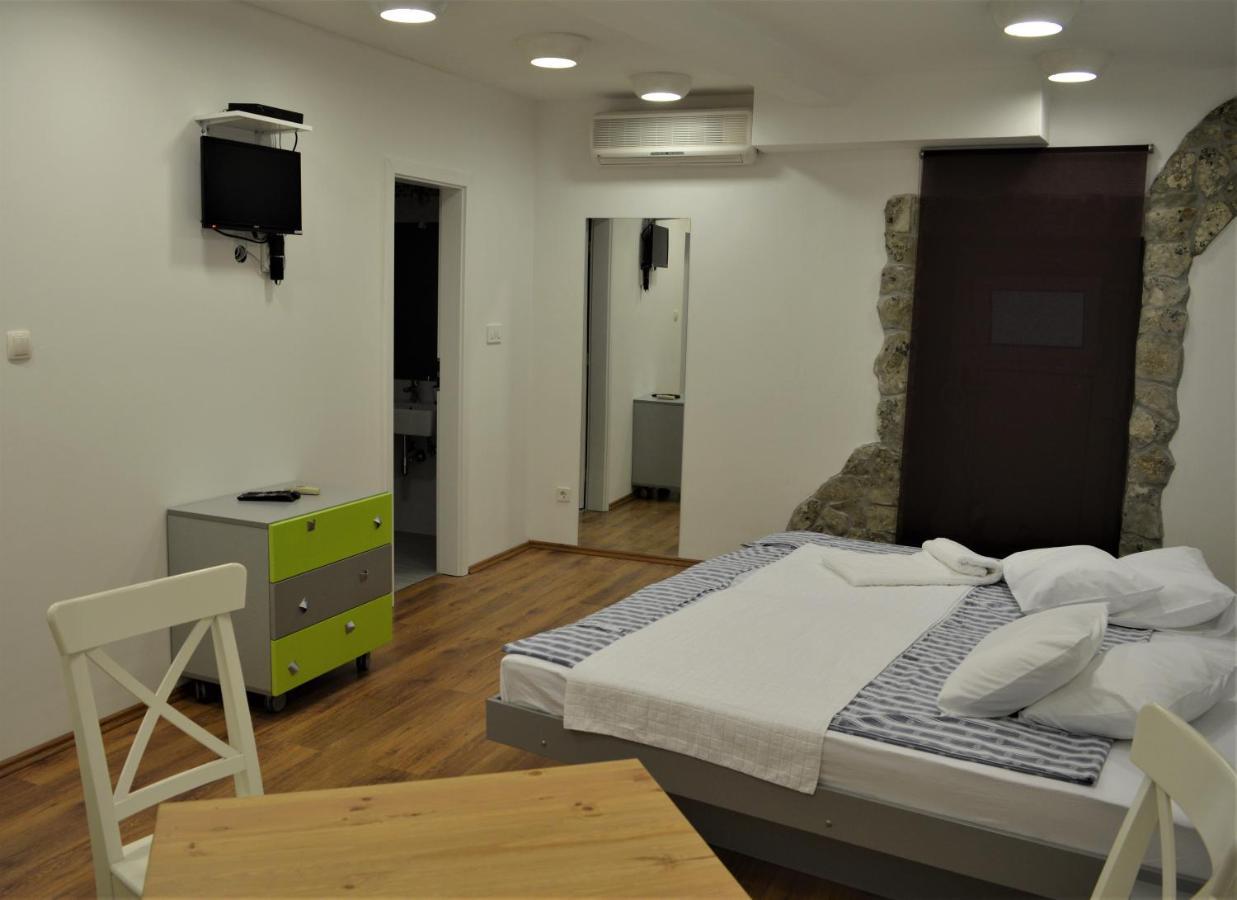 Vicencin Place Downtown Studio Apartments 시베니크 외부 사진