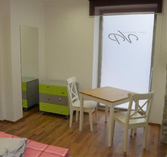 Vicencin Place Downtown Studio Apartments 시베니크 외부 사진